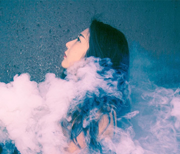 Miyari ボーカル、ダンスボーカル、ギターボーカル 5 歳からクラシックピアノを始め、高校RADWIMPS を輩出のYHMFではグランプリを達成。 洗足音楽大学と、ロサンゼルスのMusicians Institute卒業。サバイバル番組ボーカルコーチ、企業CMの歌唱などを務める。